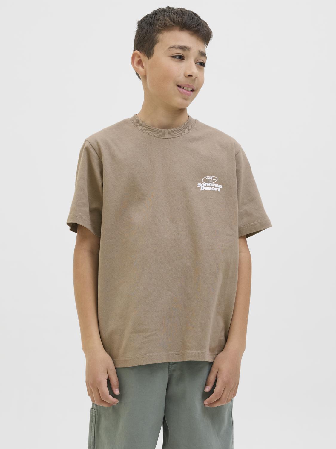model_shot-front